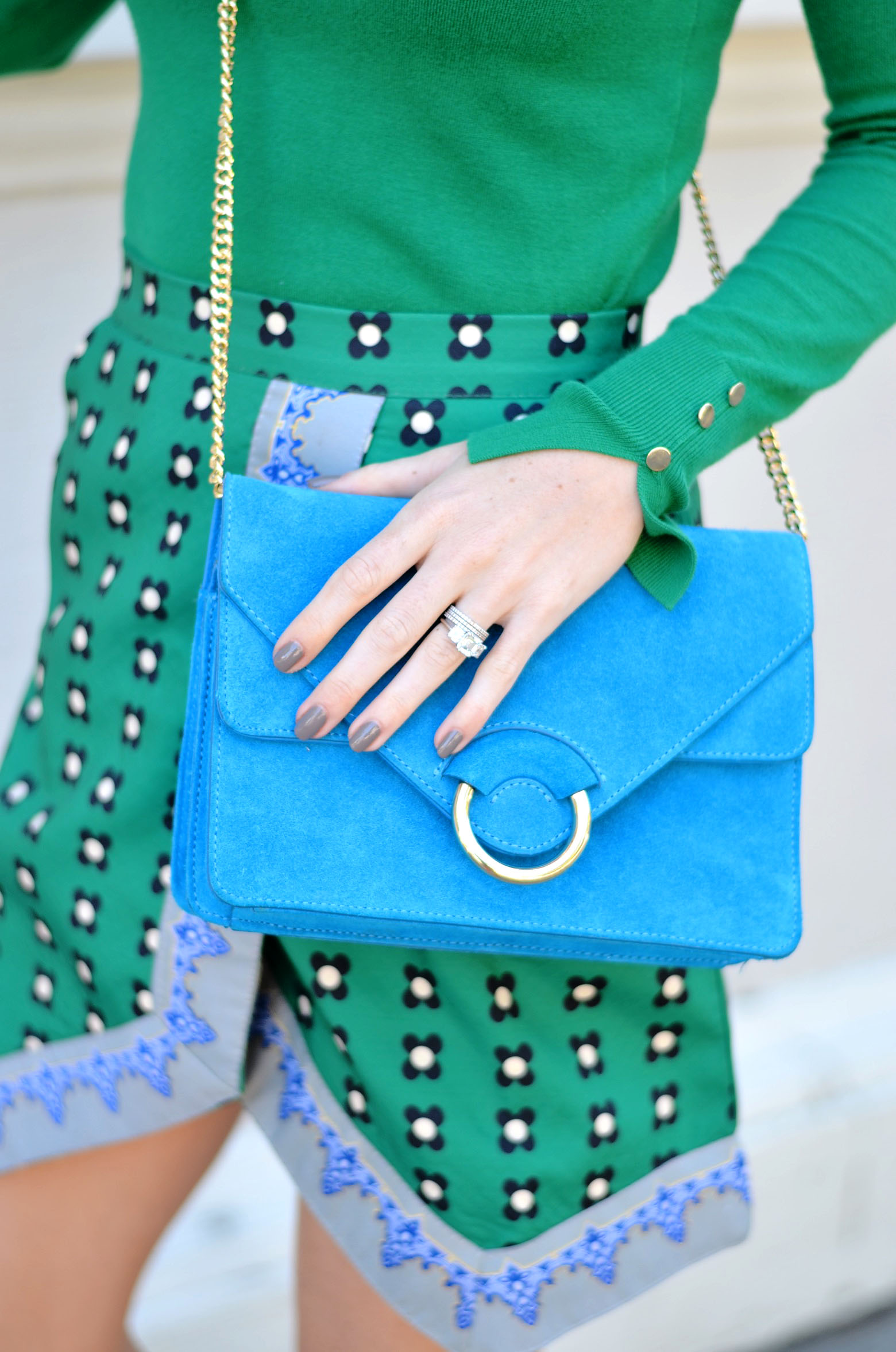street style by Stefanie of the Style Safari featuring all green outfit with zara sweater and green sari print skirt, blue suede banana republic shoulder bag
