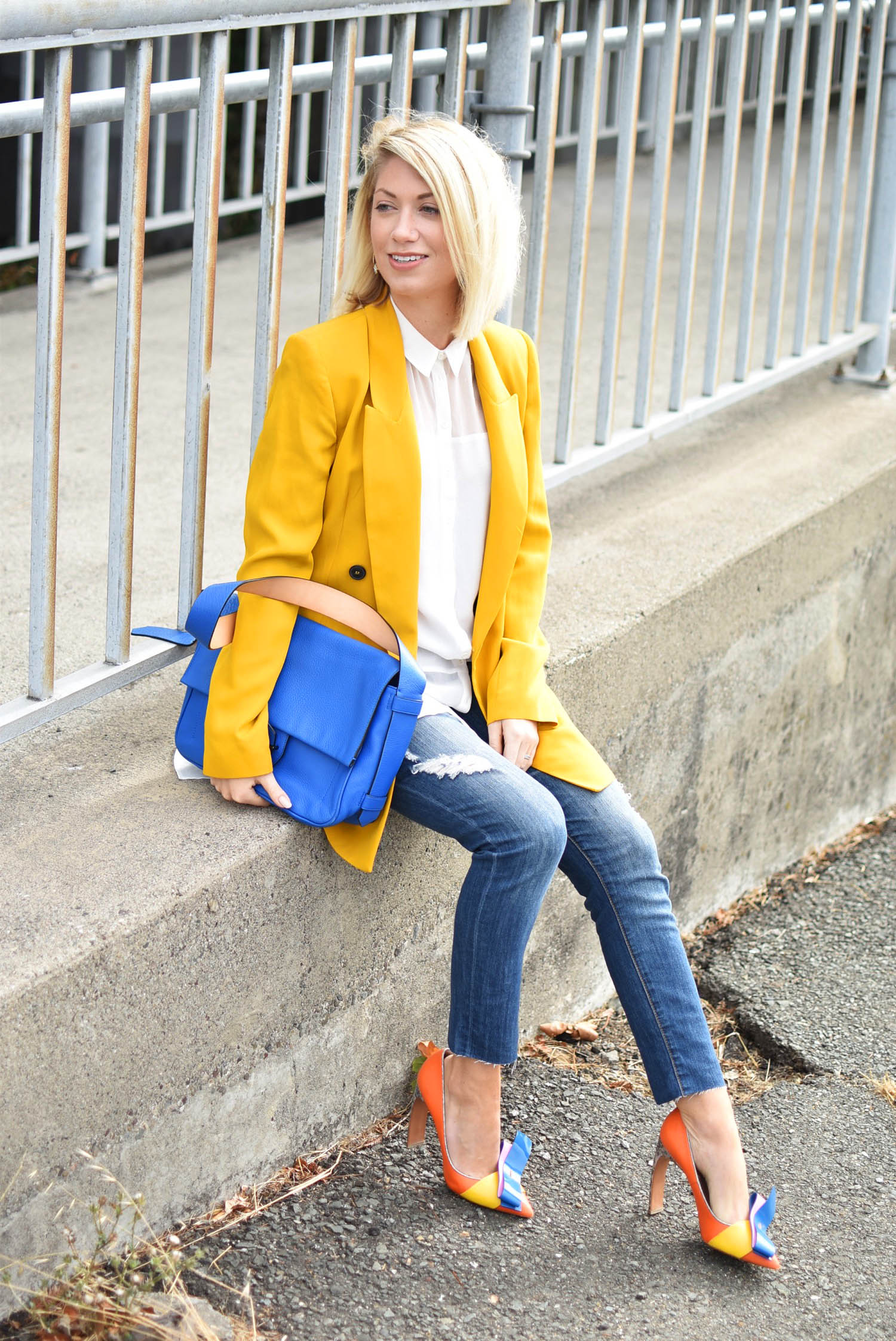 longline blazer and blouse, how to wear jeans to work, fall style, yellow blazer