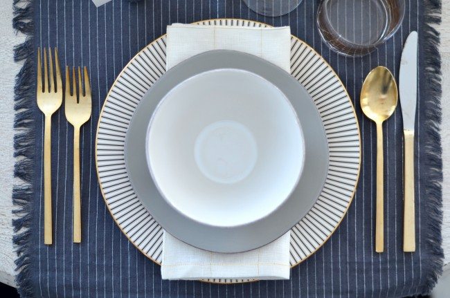 grey, silver and gold thanksgiving table // thestylesafari.com