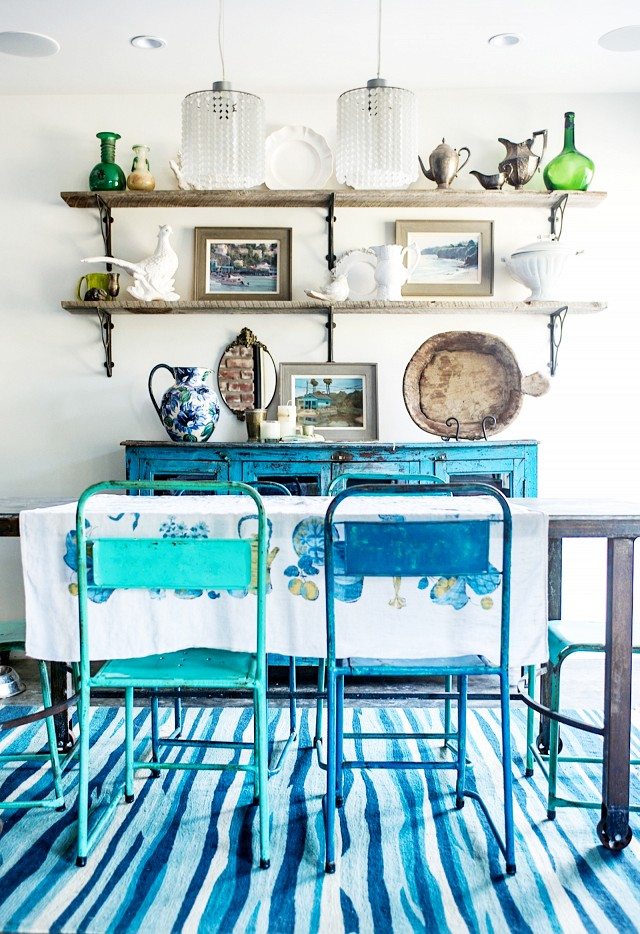 turquoise metal dining chairs // thestylesafari.com