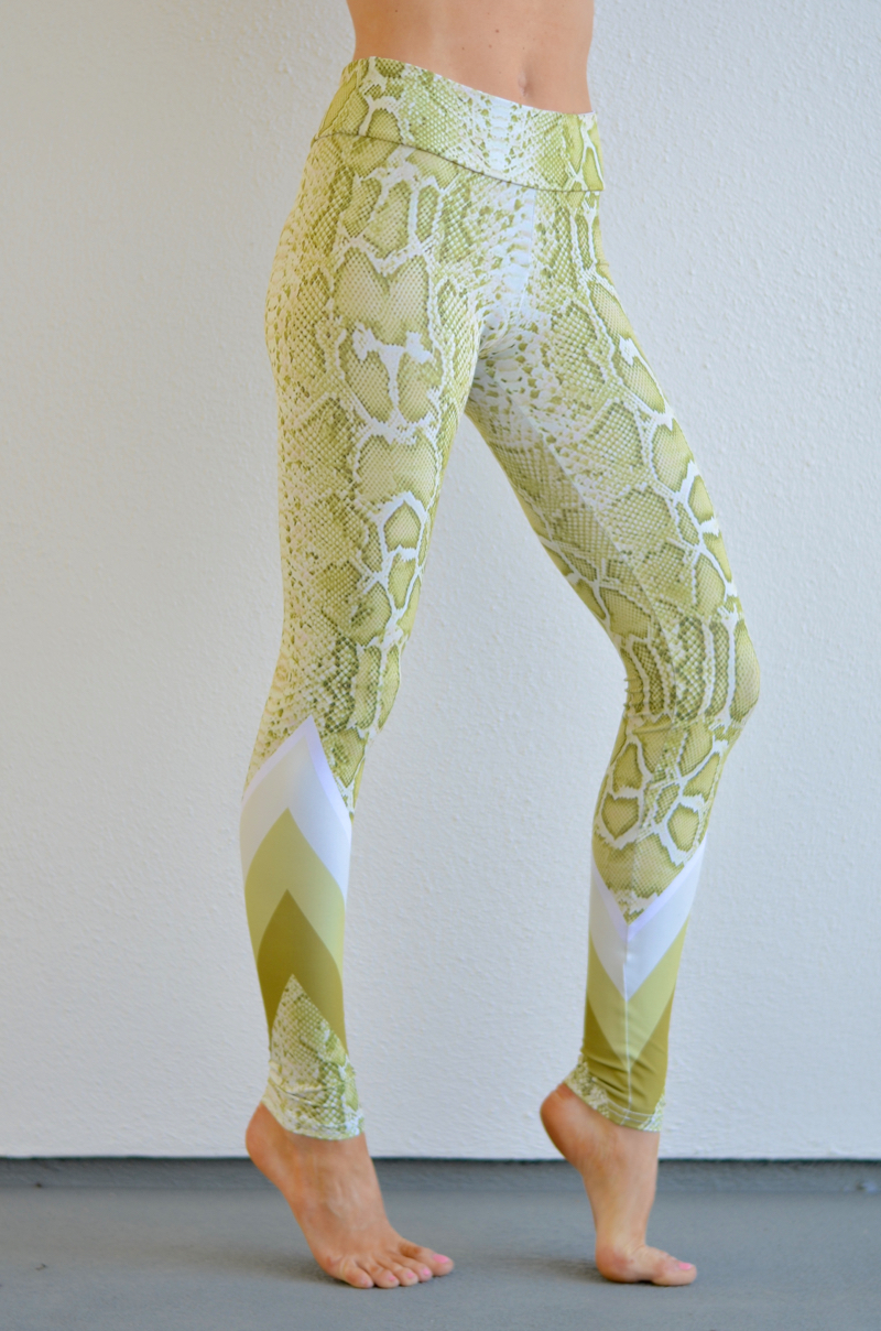 green snake leggings // thestylesafari.com