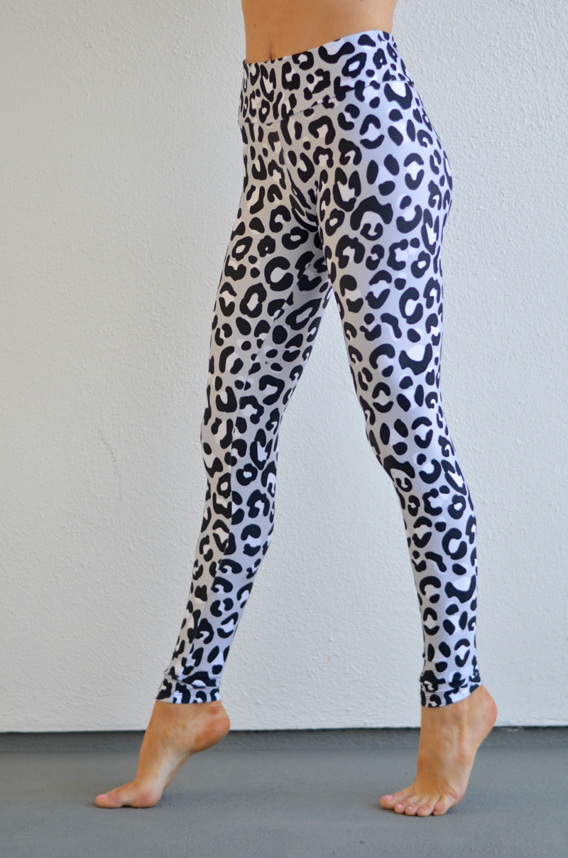 snow leopard leggings // thestylesafari.com