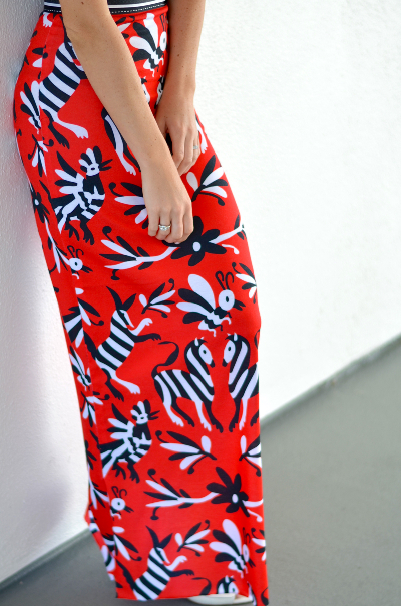 red mexican otomi print dress, fabric available on spoonflower.com // thestylesafari.com