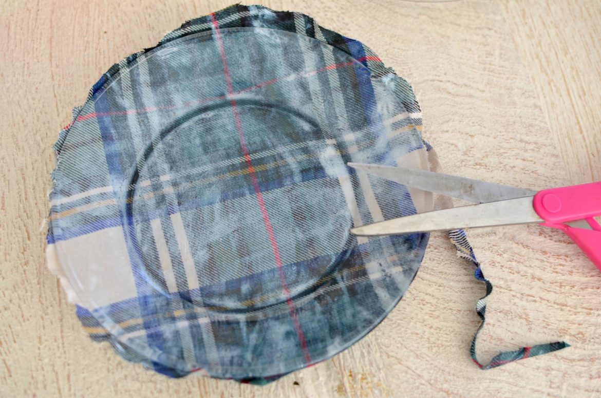 DIY: Plaid Fabric Glass Plates