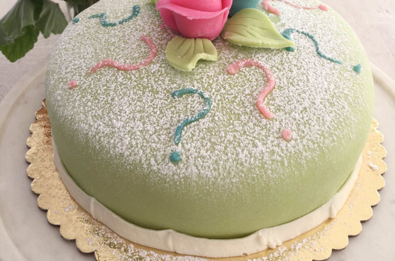 gender reveal cake