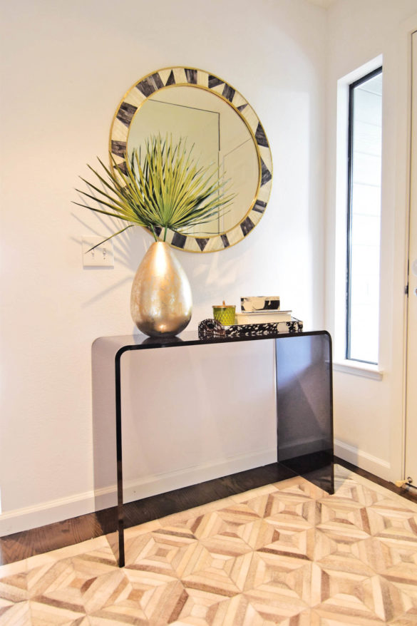 Stefanie's Home: Black and White Textured Entryway • theStyleSafari