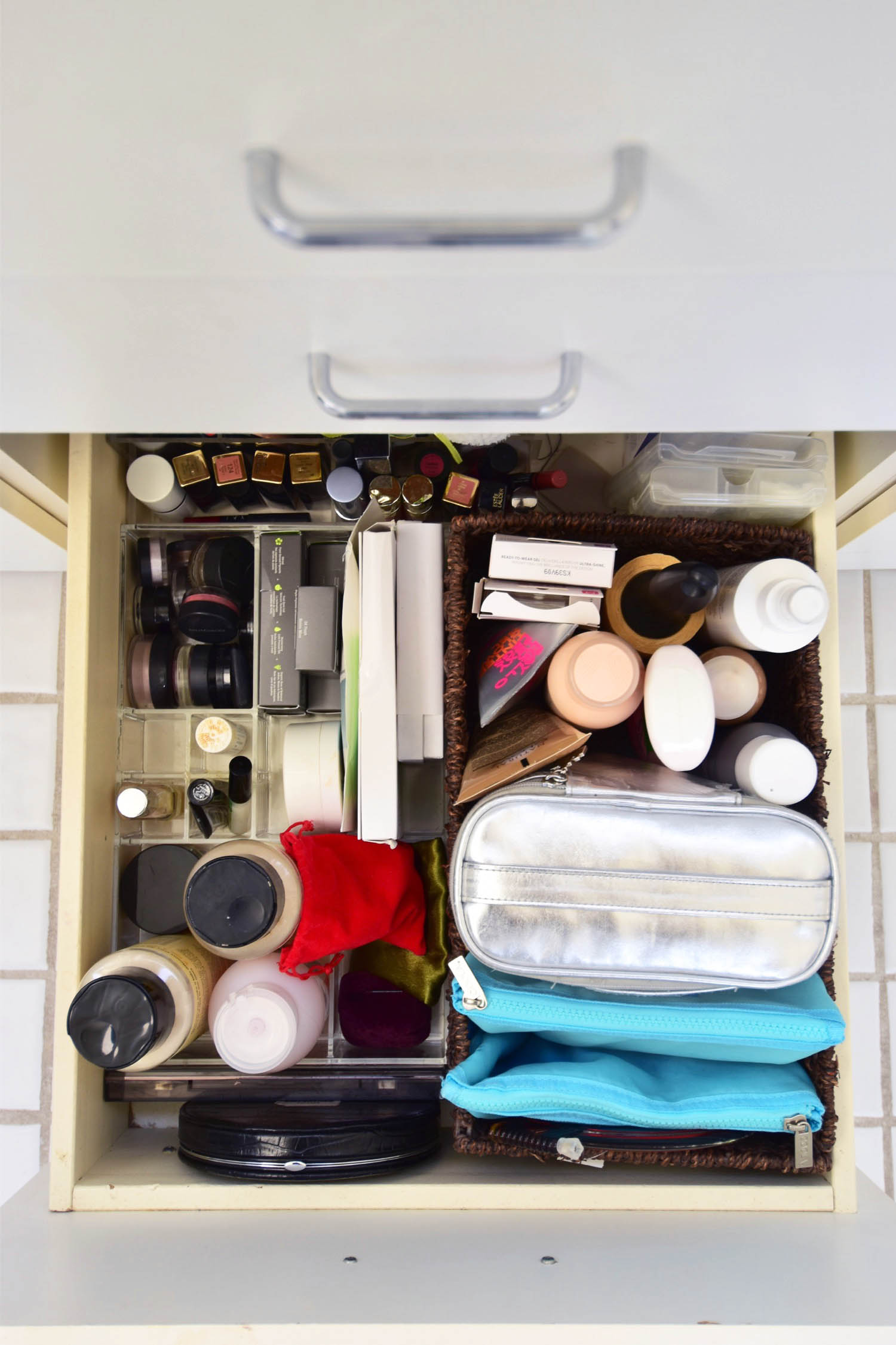 Bathroom drawer Organization, Beauty and makeup storage ideas