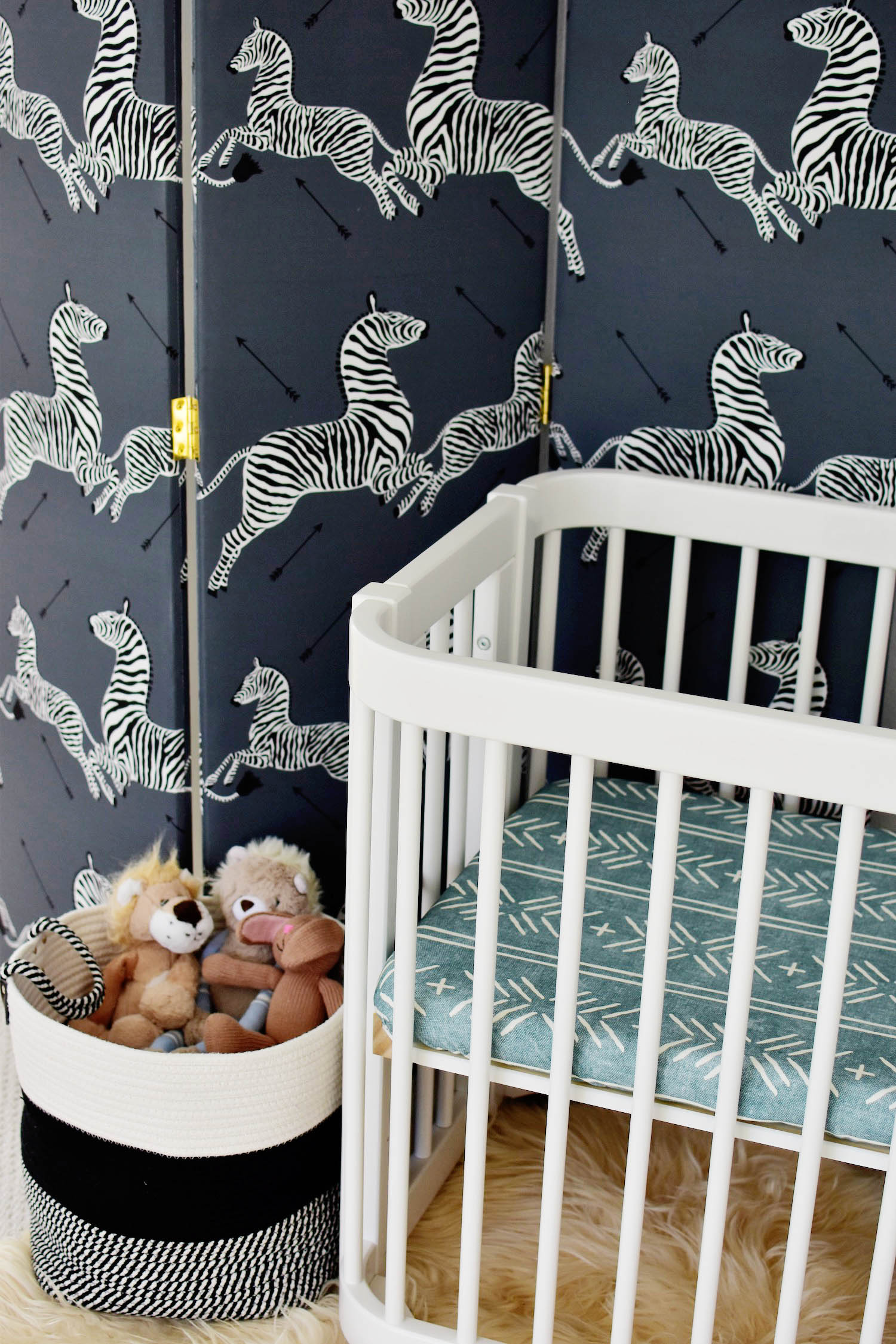 Liam's nursery nook, covertible Nestig wave crib, TheInside scalamandre upholstered screen 9
